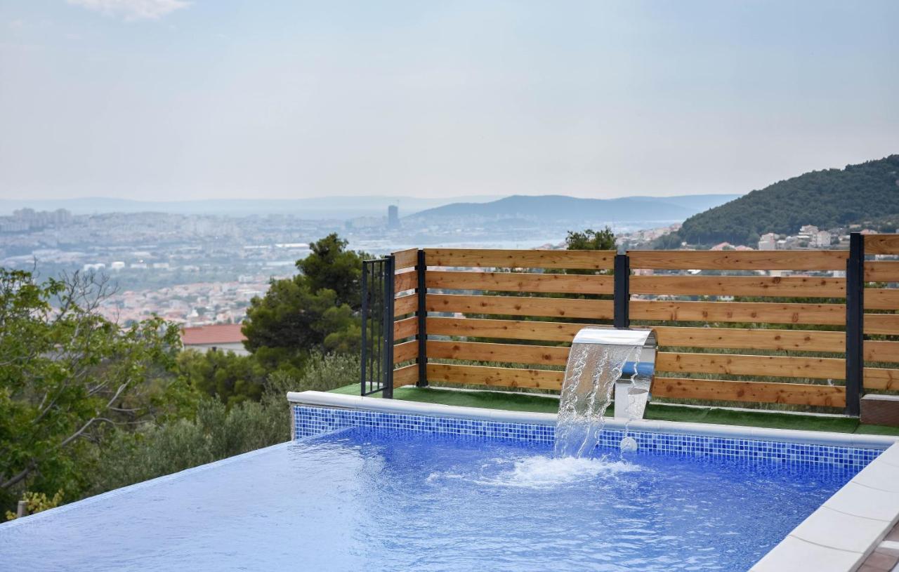 Villas Alfa & Omega Klis Bagian luar foto