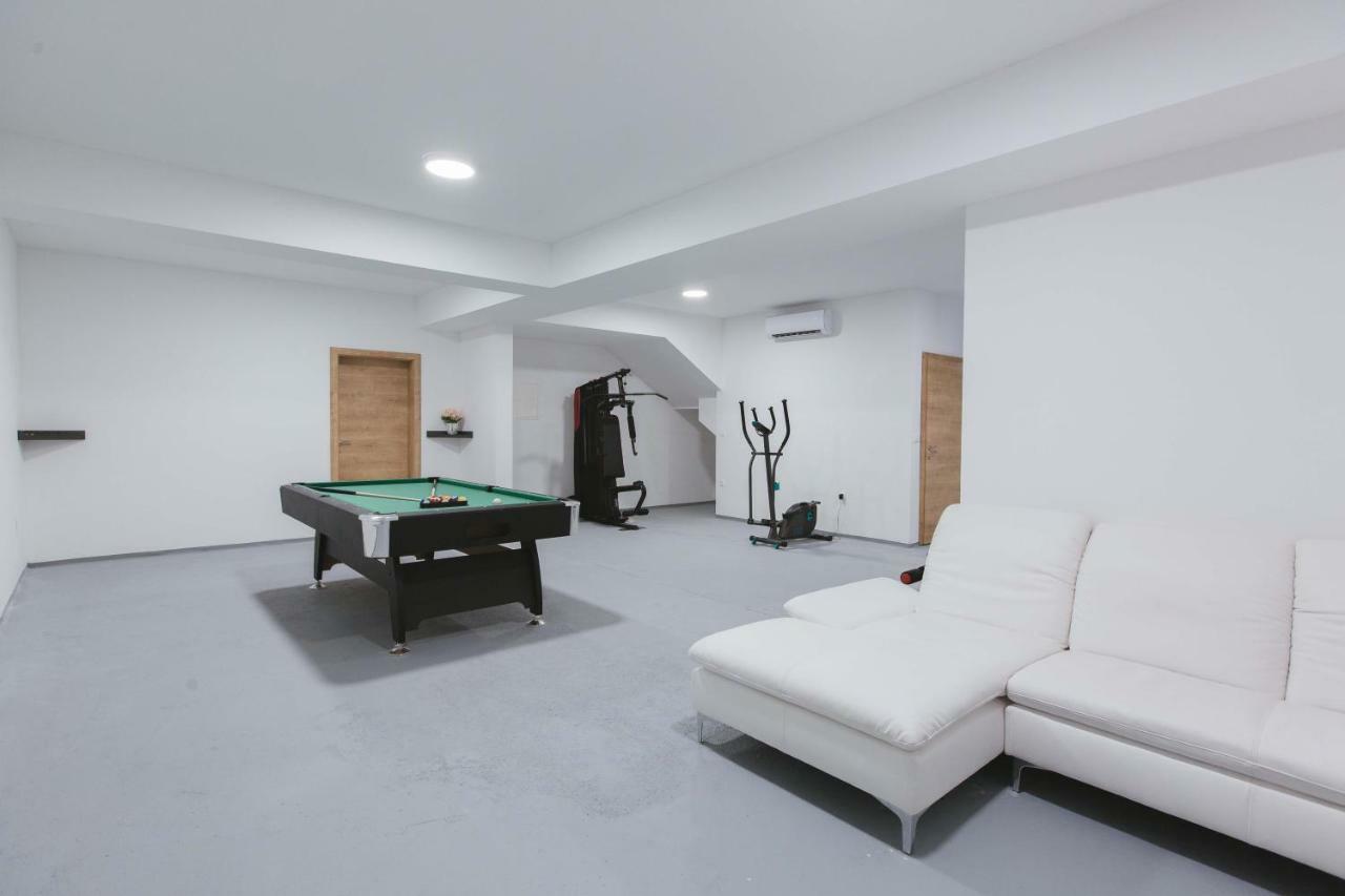 Villas Alfa & Omega Klis Bagian luar foto